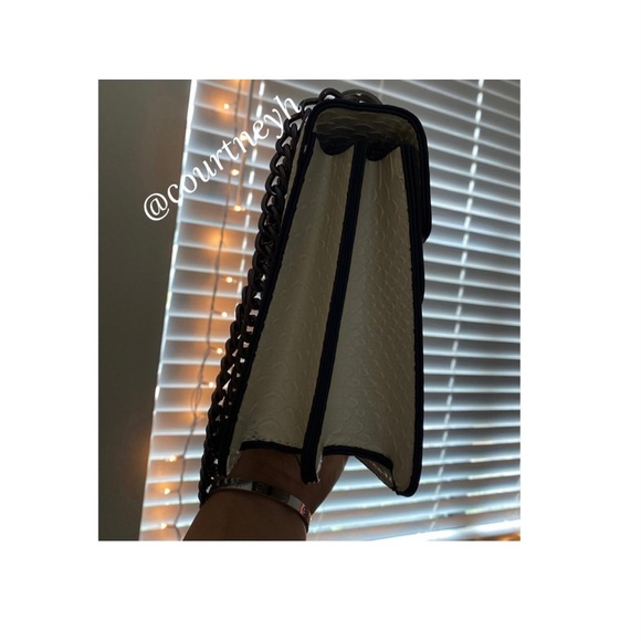 White chained purse - Picture 3 of 10